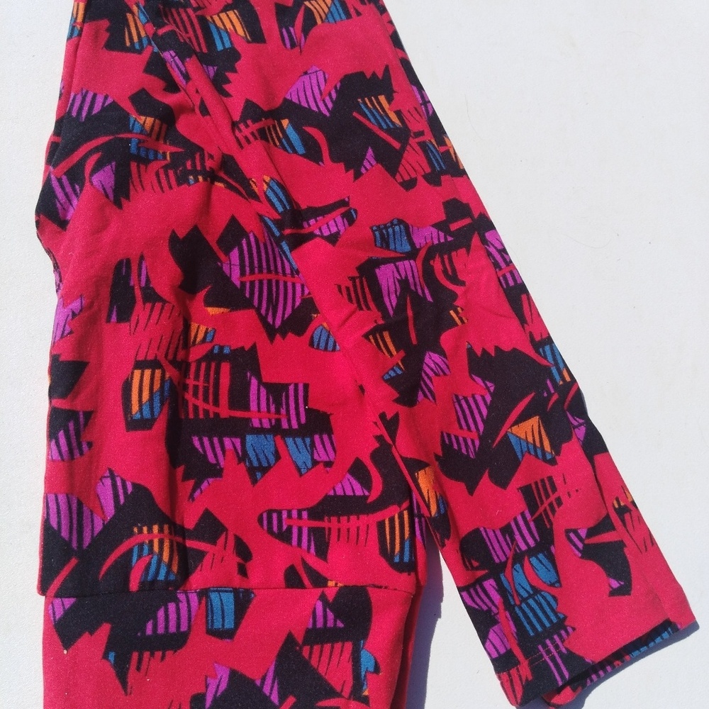 Super cool never worn Lularoe OS leggings